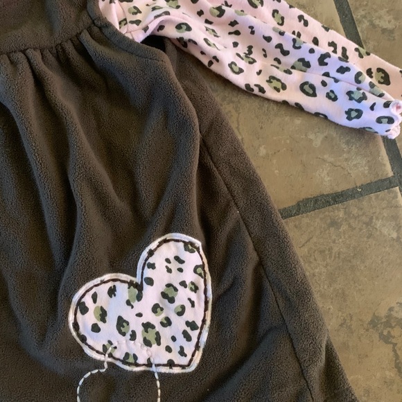 Carter’s 9 month jumpers w/matching shirts (2) outfits - Picture 3 of 7